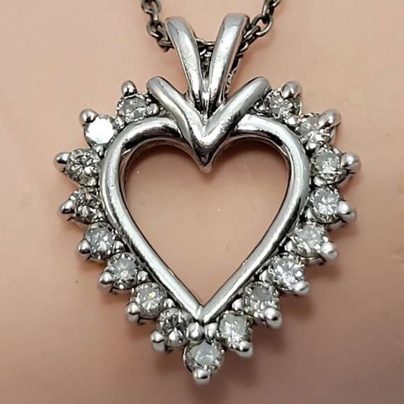 Vintage 10K White Gold 1/3 CT TW Sparkling Natural Diamond Heart Shaped Pendant - Picture 3 of 5